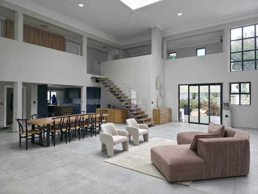 5 Bedroom Property for Sale in Plattekloof Western Cape